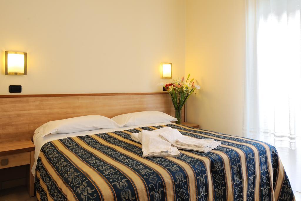Hotel Bridge Rímini Habitación foto